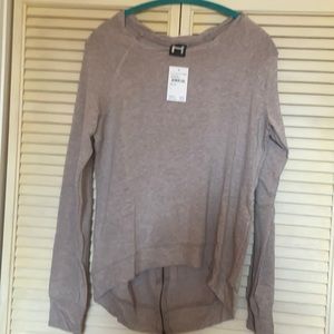 Lightweight sweatshirt with adorable zipper detail in the back